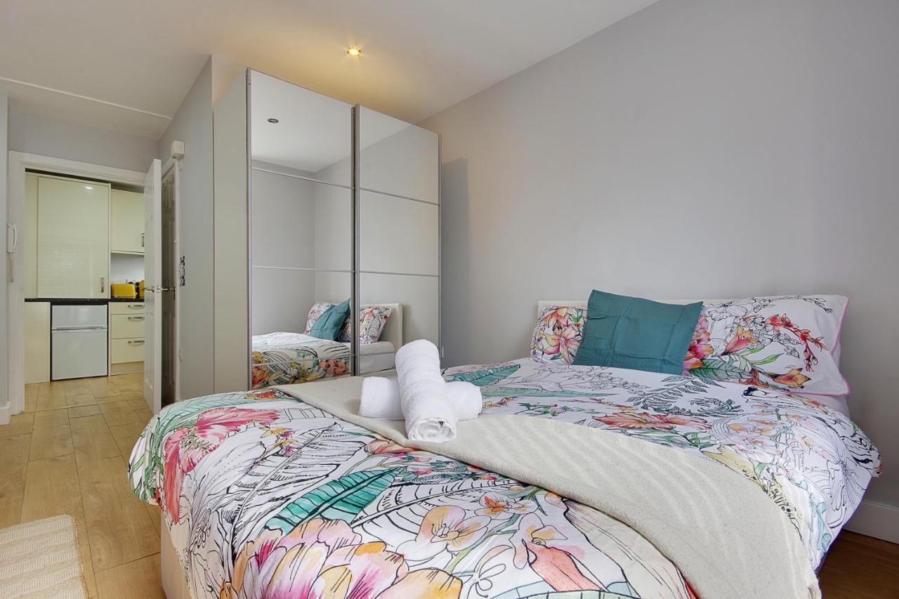 Turay Court Holiday Apartments Борнмът Екстериор снимка