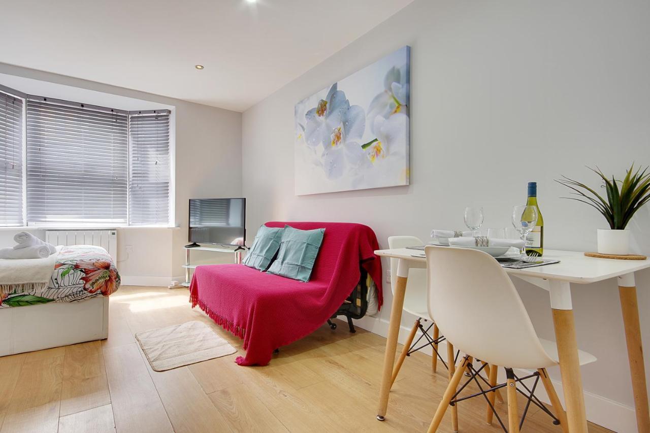 Turay Court Holiday Apartments Борнмът Екстериор снимка