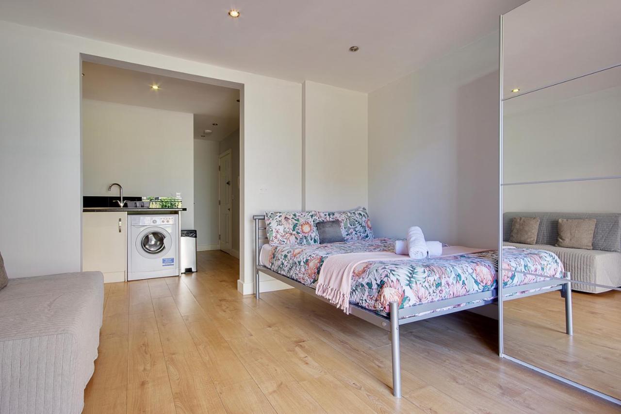 Turay Court Holiday Apartments Борнмът Екстериор снимка