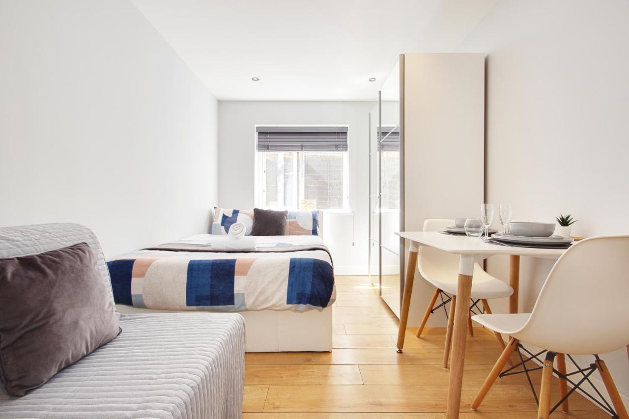 Turay Court Holiday Apartments Борнмът Екстериор снимка