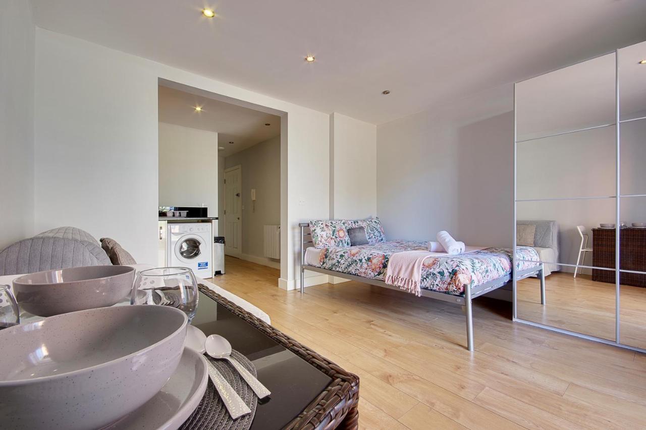 Turay Court Holiday Apartments Борнмът Екстериор снимка