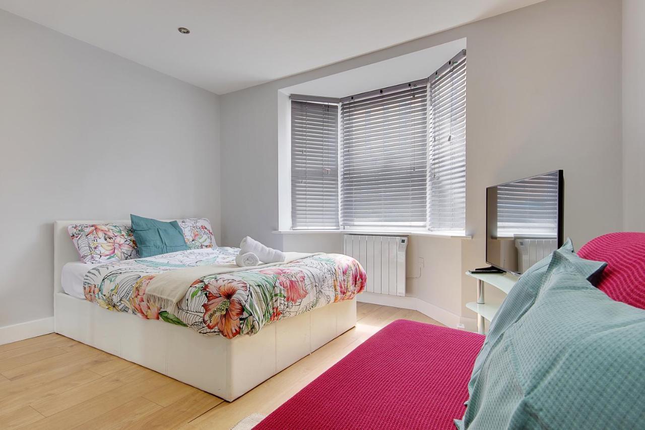 Turay Court Holiday Apartments Борнмът Екстериор снимка
