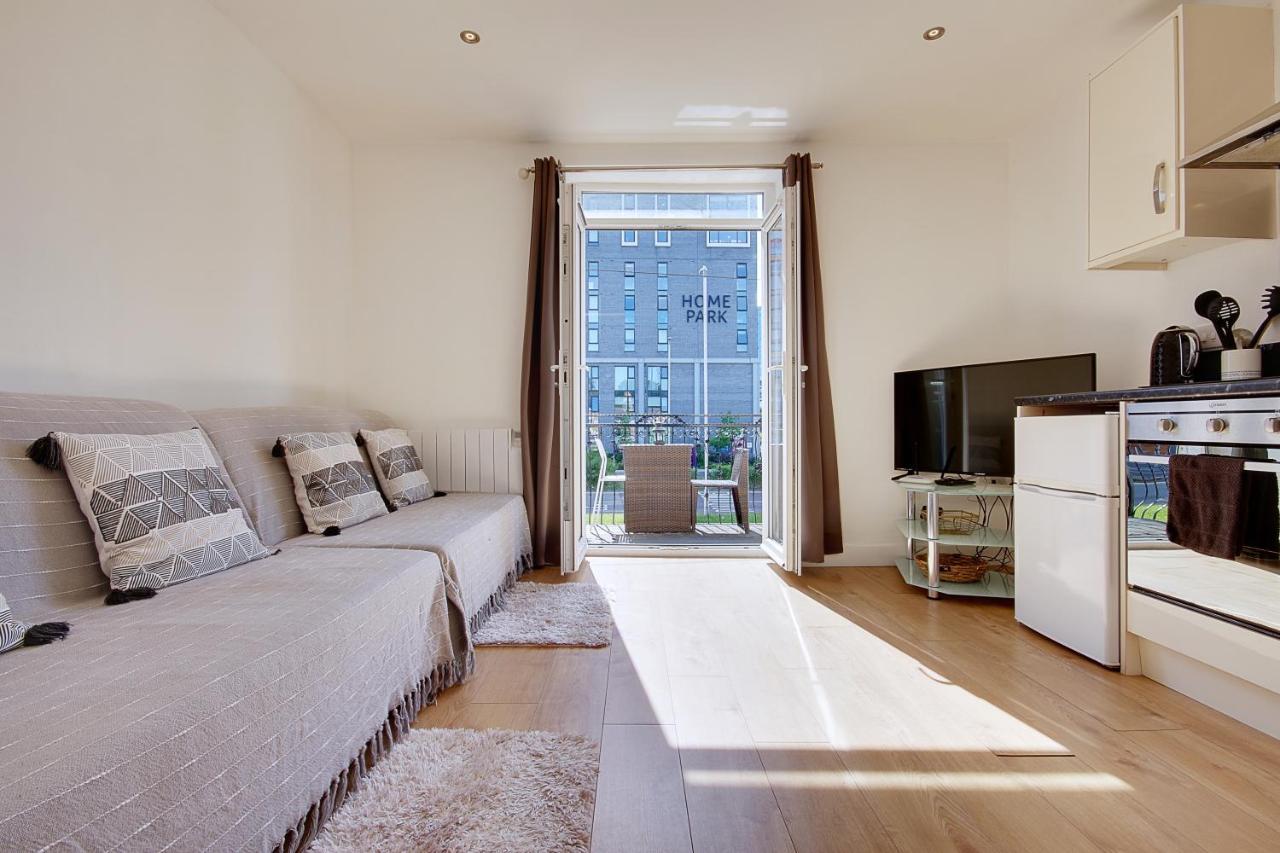 Turay Court Holiday Apartments Борнмът Екстериор снимка